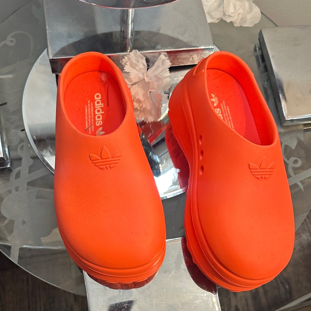 Adidas Kids Bright Orange Slippers BRAND NEW